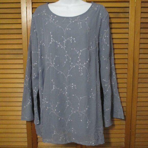krazy kat Tops - Krazy Kat top gray & light gray embroidered feminine top like new size XL